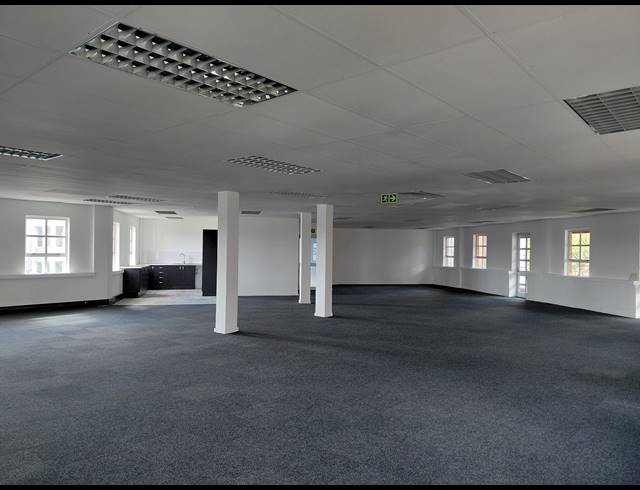 2,804M² OFFICE FOR SALE IN FOURWAYS